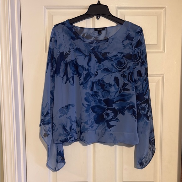 Apt. 9 Women's Blue Floral Top - Picture 1 of 4